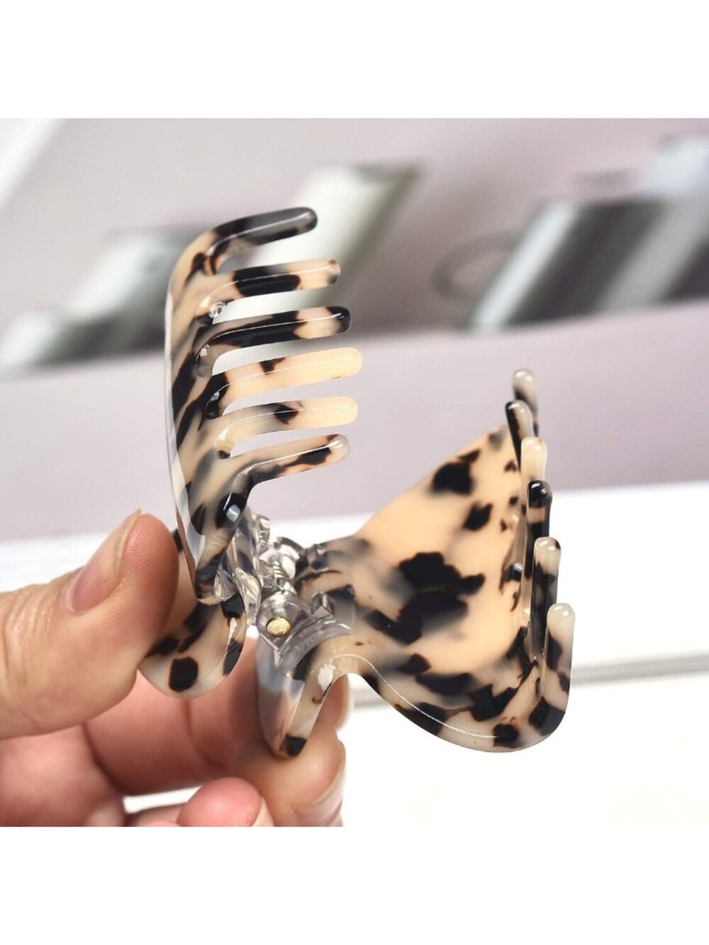 Tortoise & Leopard Print Medium Hair Claw Clips for Women - 3 Pack Hair - Picture 7 of 9